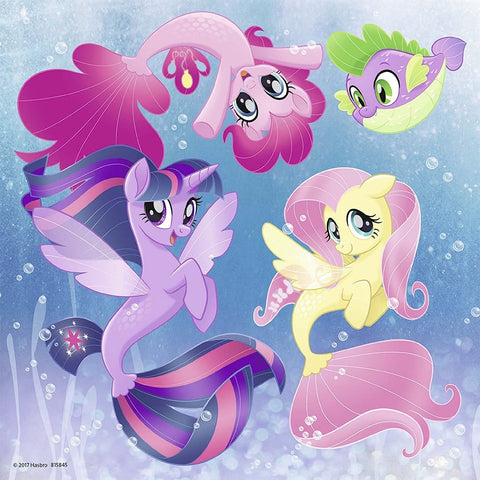 My Little Pony lipdukas su undinėmis personažėmis (Twilight Sparkle, Fluttershy, Pinkie Pie, Spike) rožinė‑mėlyna povandeninė scena, skirtas sienai