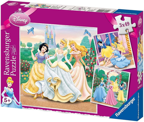 Dėlionė Ravensburger Disney Princess 3x49 dalių rožinėje dėžėje su Snieguole, Pelenė ir princese Aurora, dėžės priekinė iliustracija