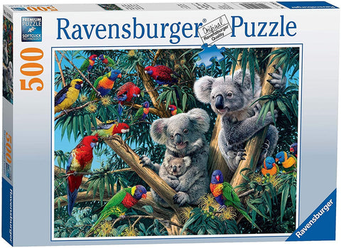 Dėlionė Ravensburger 500 detalių su koalų šeima ir spalvingais lorikėtais ant medžių, dėžutės priekinė pakuotė