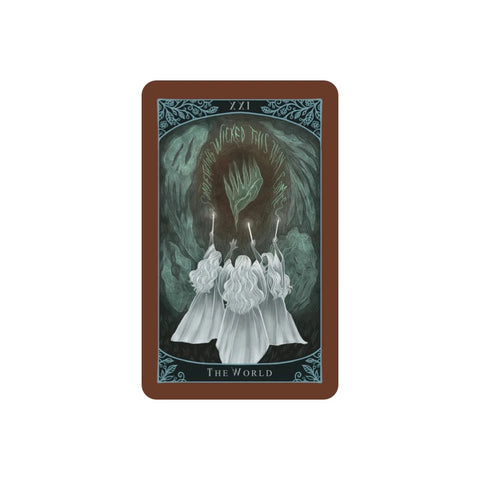 tarot korta The World, priekinis dizainas: žalsvai mėlyna iliustracija su trimis apsirengusiomis figūromis, kylančia dvasine ranka ir degančiomis žvakėmis