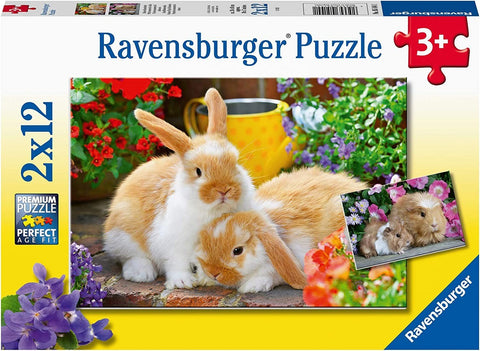 Dėlionė Ravensburger 2x12 su oranžiniais ir baltais triušiukais tarp ryškių gėlių pakuotės priekinėje dalyje