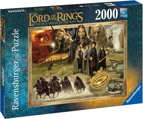 dėlionė Ravensburger 2000 dalių The Lord of the Rings, dėžutės priekinė dalis su filmų veikėjų montažu, spindinčiu Žiedu ir raitelių scenoje