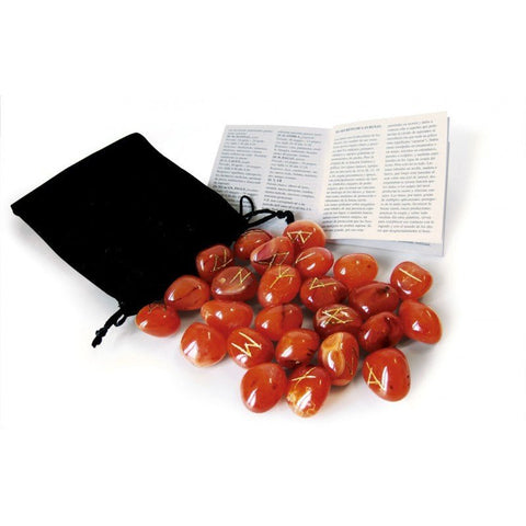 Rūnų akmenys raudoni, blizgantys su auksinėmis runomis; komplekte juodas aksominis maišelis ir instrukcijų kortelė, skirtas kastoms ir meditacijai