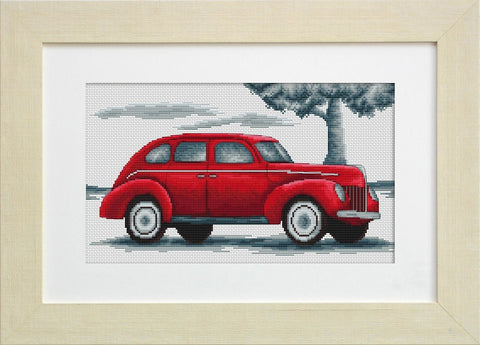 Kryželių rinkinys su raudonu retro automobiliu, paruoštas rėmui — horizonto kompozicija pilkai baltame fone