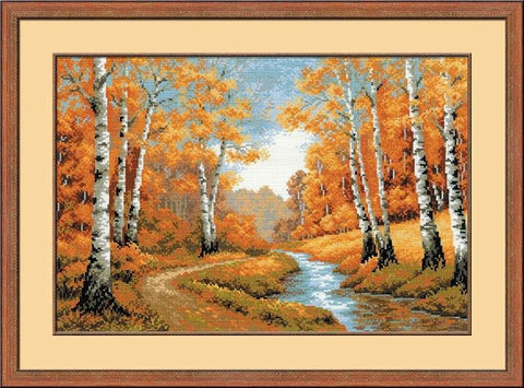 Paveikslas kryželiu siuvinėta rudeniška beržų upelio scena, rudas medinis rėmas, pilnai rėmuotas, matmenys 60 × 40 cm