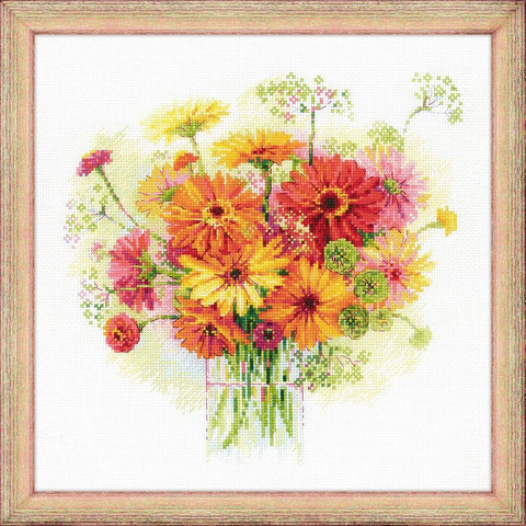 Siuvinėjimo rinkinys gėlių kompozicija su ryškiais oranžiniais ir rožiniais žiedais, medinis rėmas 30×30 cm, paruoštas kabinti