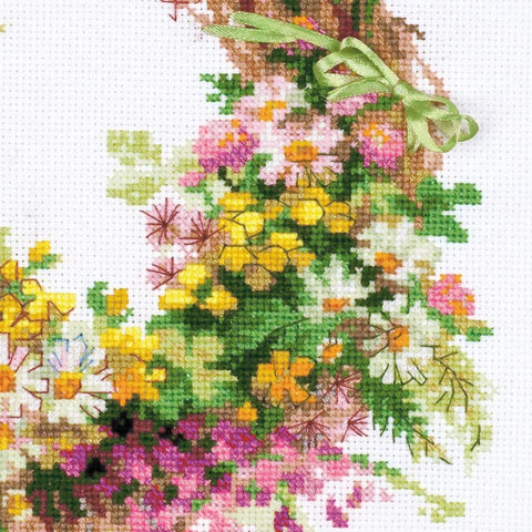 RIOLIS: RIOLIS - Create It Yourself - Siuvinėjimo rinkinys „Vainikas su ugniažole“ 1456 (30x30 cm) - HOBI.LT 🇱🇹