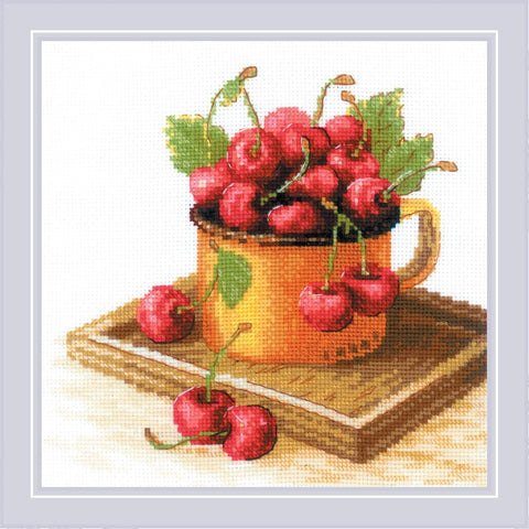 Siuvinėjimo rinkinys vyšnių kompozicija su ryškiomis raudonomis vyšniomis ir geltonu puodeliu, skirtas 30×30 cm paveikslui