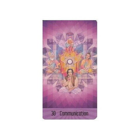 tarot korta Communication 30 violetinė priekinis planas su trimis meditacijos figūromis ir geometriniu, spindinčiu fonu