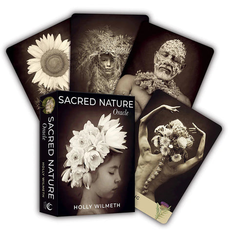 Oracle kortos Sacred Nature Holly Wilmeth, sepijos tonų dėžutė ir penkios pavyzdinės kortos su gėlių portretais