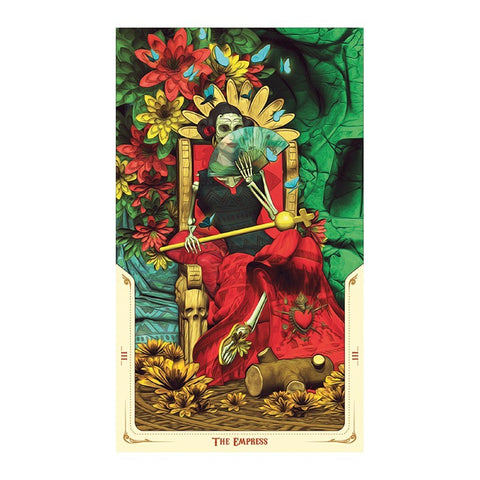 tarot korta Imperatorė, aukštos raiškos iliustracija: skeleto valdovė su raudona suknele, geltonomis gėlėmis ir vėduokle