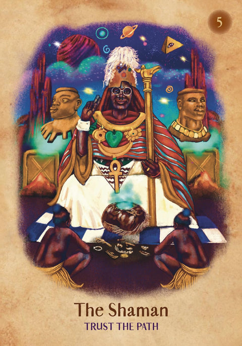 tarot korta Šamanas — spalvingas priekinis kortos variantas su šamanu, lazdą, numeriu 5 ir užrašu "Trust the Path"