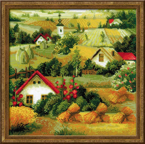 Kryželių rinkinys vasaros kaimo peizažui, ryškūs žali ir geltoni tonai su raudonais stogais, įrėmintas medine rėme, 40×40 cm