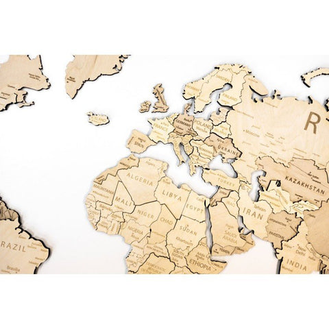 medinis žemėlapis – natūralios ąžuolo spalvos sieninis didelis detalus Europa–Afrika fragmentas su išgraviruotais pavadinimais