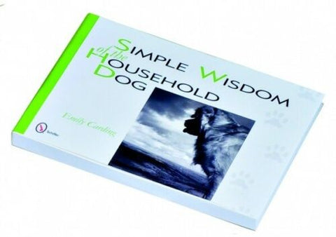 Knyga 'Simple Wisdom of the Household Dog' balta su žaliu šoneliu, priekinis viršelis su šuns portretu, paguldyta iš kampo