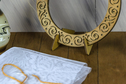 Ąžuolinis magnetinis siuvinėjimo lankelis 18 cm – tvirtas ir elegantiškas