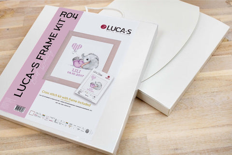 Siuvinėjimo rinkinys Luca‑S su rožiniu dramblio ir širdelės motyvu, komplekte įeina medinis rėmas ir pakuotė