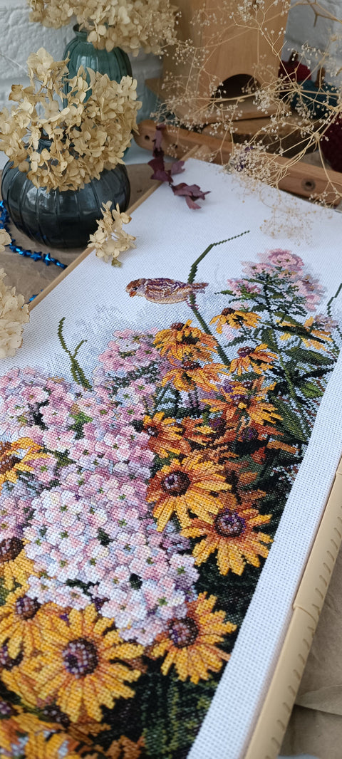 Rudbekijos ir flioksai – vasariška gėlių puokštė