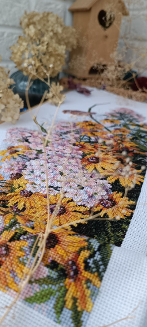 Rudbekijos ir flioksai – vasariška gėlių puokštė