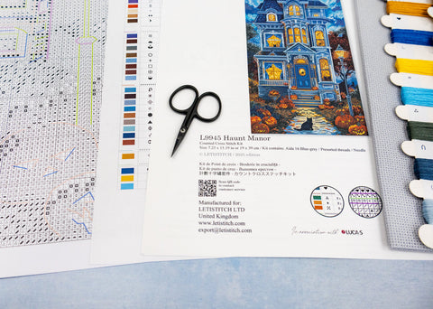 Kryželių rinkinys Letistitch Haunt Manor – Aida 16, 19×39 cm, spalvota schema, siūlai ant kortelių ir mažos juodos žirklės