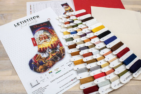 Kryželių rinkinys Kalėdinė kojinė LETISTITCH su spalvotomis siūlų kortelėmis ir smėlio spalvos drobeiles