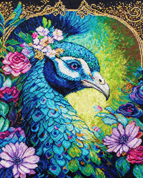 Deimantinė mozaika – ryškus turkio ir žalių atspalvių pavo profilis su gėlių dekoru, artima detalė