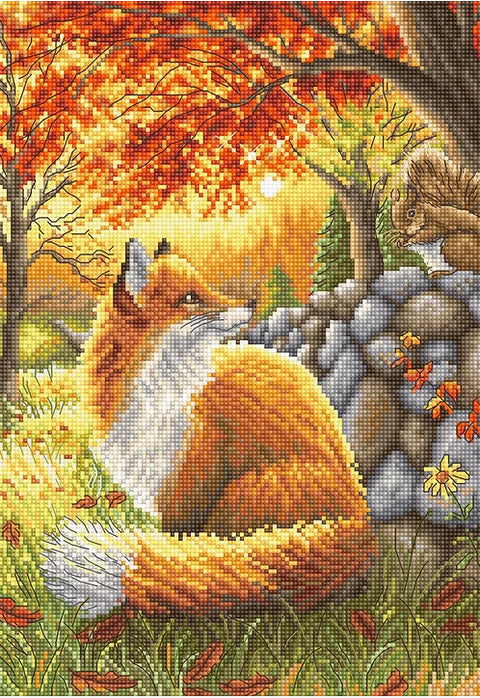 Diamond painting rinkinys – oranžinė lapė žvelgia į voverę ant akmeninės tvoros rudeniškame parke