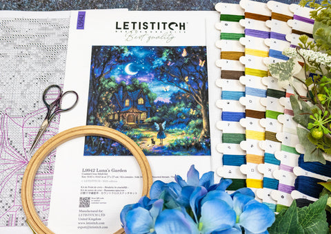 Siuvinėjimo rinkinys LETISTITCH Luna's Garden, komplekte meninis piešinys, spalvotų siūlų kortelės, medinis lankelis ir žirklės