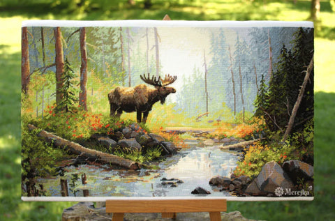 Drobė miško peizažas su briedžiu, Merejka logotipu apatiniame dešiniajame kampe, horiz. 60×90 cm ant stovelio lauke