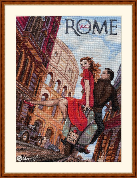 Siuvinys „Rome“ rėmintas — pora ant motorolerio, ryški raudona suknelė, detalus siūlių raštas ir medinis rėmas