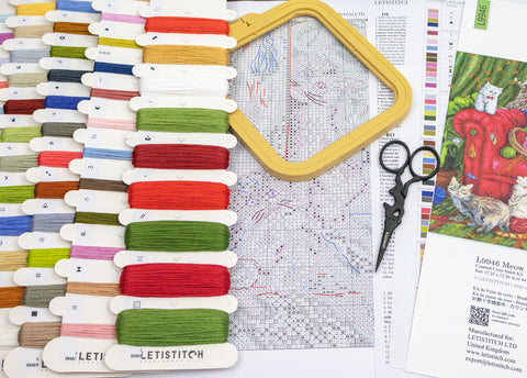 Siuvinėjimo rinkinys Letistitch su daugiaspalviais siūlais ant kortelių, schema, kvadratiniu lankeliu ir dekoratyvinėmis žirklėmis