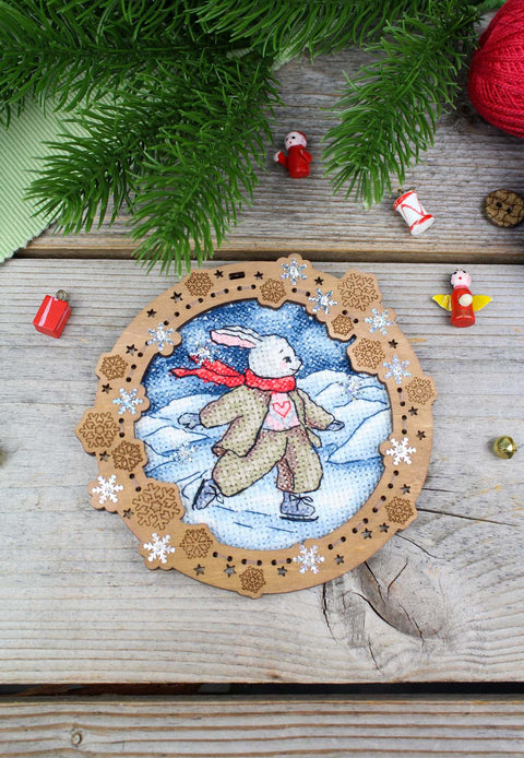 Kryželių rinkinys ant medinio pagrindo „Ant upės ledo“ 11×12 cm