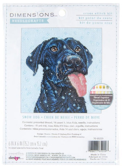 Kryželių rinkinys Dimensions Snow Dog, 15,2×15,2 cm; juodo šuns portretas ant šviesiai mėlyno fono, pakuotėje su siūlais