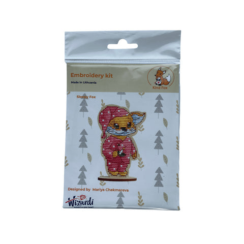 Siuvinėjimo rinkinys Kind Fox Sleepy Fox — rožinės mieganti lapės dizainas pakuotėje, priekinis vaizdas, pagaminta Lietuvoje