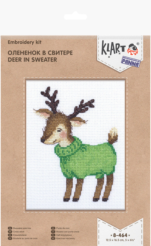Siuvinimo rinkinys – elniukas žaliu megztiniu, kryželių modelio pavyzdys ant baltos drobės, 12,5×16,5 cm