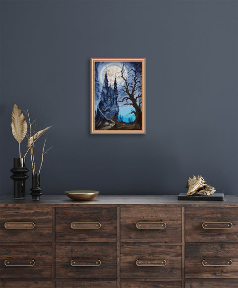 Paveikslas mėlynos nakties gotikinė pilis su pilnu mėnuliu, auksinis rėmas, 30×40 cm, skirtas sienai eksponuoti
