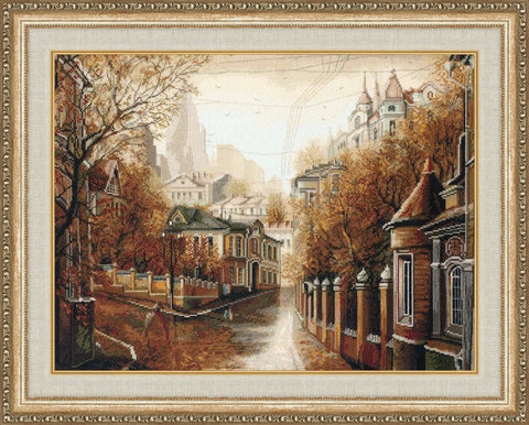 Siuvinėtas paveikslas rudens miesto panorama ant drobės su ornamentuotu aukso rėmu, detalus galinio plano akcentas