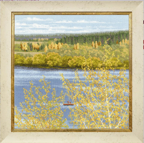 Rėminis sieninis paveikslas, medinis smėlio spalvos rėmas 60×60 cm, rudeniška ežero panorama su geltonais beržų lapais ir maža valtimi
