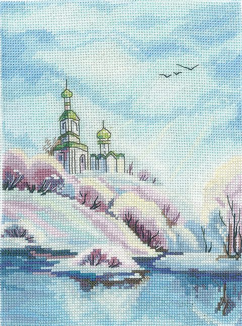 Siuvinėjimo rinkinys – žieminė cerkvė ant kalvos su sniegu, pastelinės mėlynos ir rožinės paletės, 30×40 cm audinys