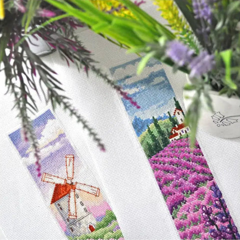 kryželių skirtukai su levandų lauku ir malūnu, rankų darbo variantas 5×15 cm, fiksuoti iš viršaus pabrėžia tekstūrą