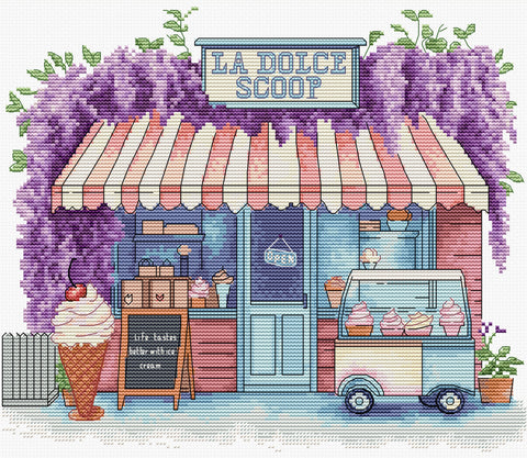 Ledų kioskė "La Dolce Scoop" pastelinė mėlyna fasada su rožiniu dryžuotu tentu, vitrinoje spalvoti ledai ir didelis ledainės ženklas