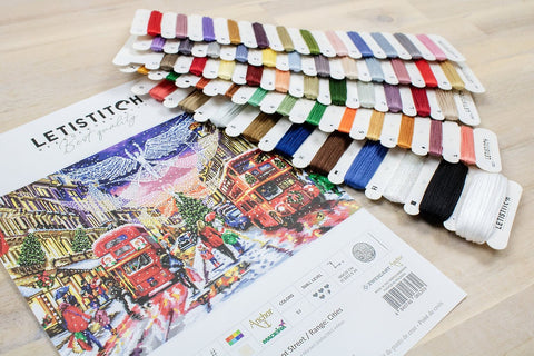Siuvinėjimo rinkinys Letistitch su spalvotomis siūlų kortelėmis ir miestovaizdžio drobės fragmentu, 50 spalvų