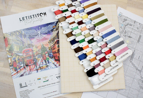 Kryželių rinkinys LETSTITCH su spalvotais siūlais ant kortelių ir skaičiuojama kanva, miesto iliustracijos šablonas