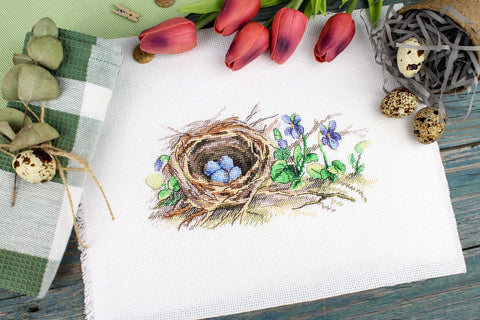 Žavingas siuvinėjimo rinkinys kryželiu „Miško pakraštyje“, 12×20 cm