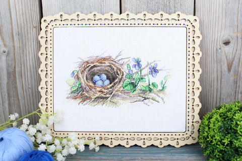 Žavingas siuvinėjimo rinkinys kryželiu „Miško pakraštyje“, 12×20 cm