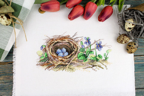 Žavingas siuvinėjimo rinkinys kryželiu „Miško pakraštyje“, 12×20 cm