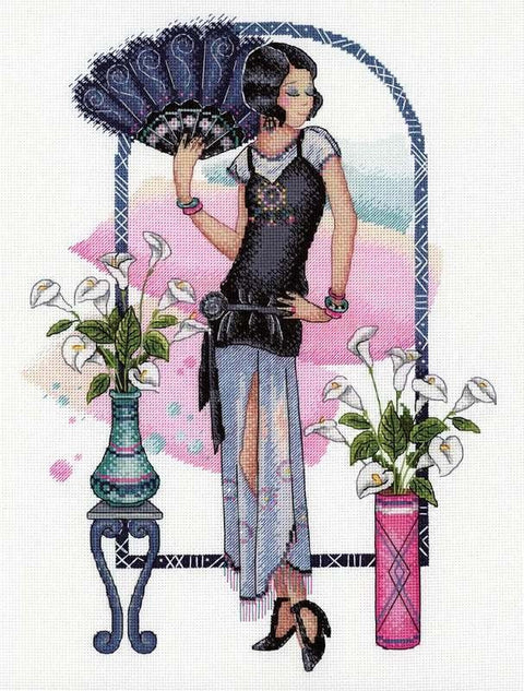 Kryželių schema – art deco dama juodoje suknelėje su vėduokle, rožiniu fonu ir baltomis lelijomis