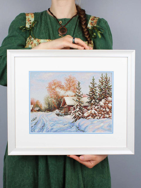 Kryželių siuvinėjimo rinkinys „Kaimo gatvė“ 22×28 cm – namų dekorui