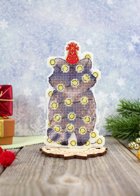 Siuvinėjimo kryželiu rinkinys Naujųjų metų meškėnas 12×7 cm
