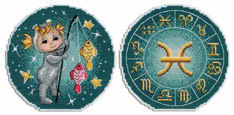 Siuvinėtas pleistras Žuvys tamsiai žaliame fone su auksiniais zodiako simboliais ir vaikystės personažu, matomos priekinė ir galinė pusė